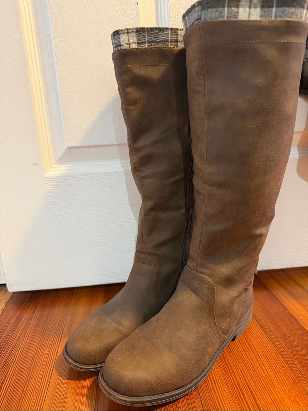Brown Women's Knee-High Riding Boots - Classic Casual Style